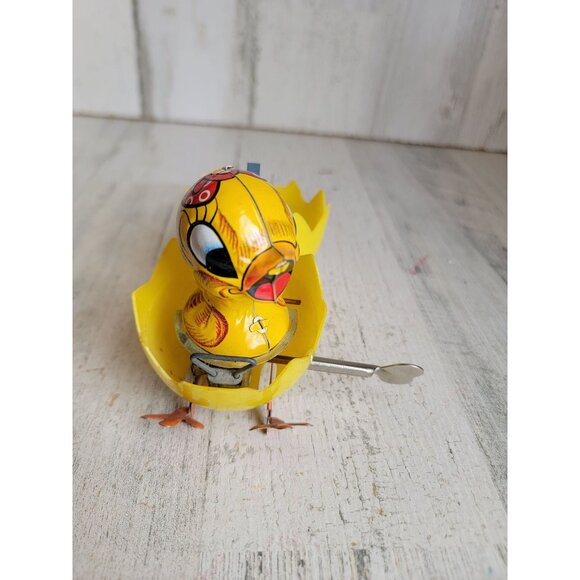 Vintage wind up hatching egg chick mechanical chicken baby hopping Easter decor - Picture 7 of 9